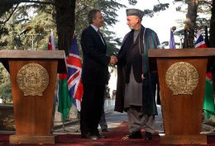 Tony Blair forsætisráðherra Bretlands (t.v.) og Hamid Karzai, forseti Afganistan (t.h.)