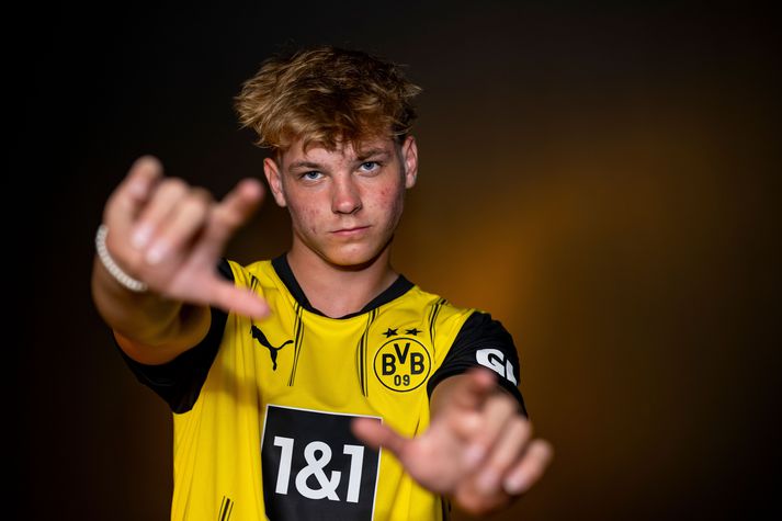 Hinn átján ára gamli Cole Campbell er kominn upp í aðallið Borussia Dortmund en þar hafa margir frábærir leikmenn skapað sér nafn í fótboltanum.