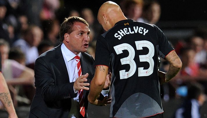 Brendan Rodgers ræðir hér við Jonjo Shelvey.