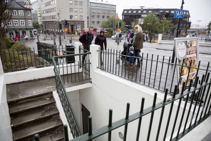 Hildur Sverrisdóttir leggur frekar til að verja fjármununum í að endurbyggja Núllið við bankastræti eða byggja almenningssalerni neðanjarðar.