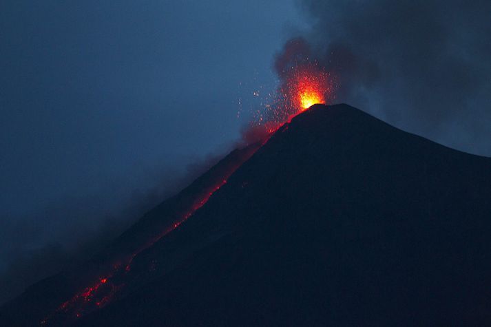 Fjallið Fuego fyrr á þessu ári.