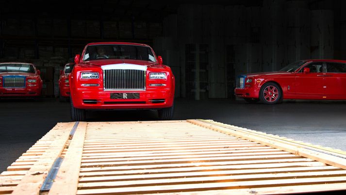 Rolls Royce Phantom bílarnir sem brátt aka forríku fólki The 13 Hótelsins í Macau.