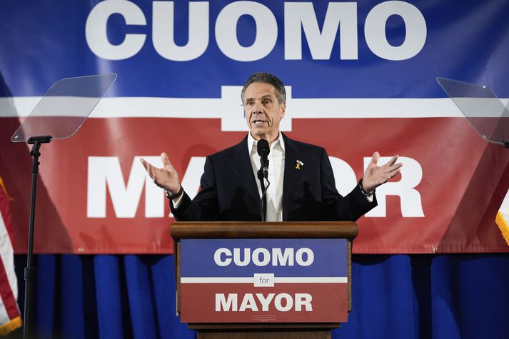 Andrew Cuomo býður sig fram til borgarstjóra New York þrátt fyrir umdeilda fortíð. 