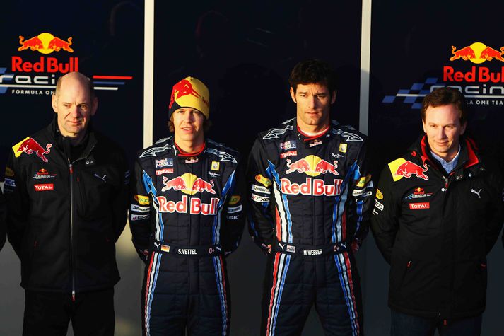 Adrian Newey aðalhönnuður Red Bull, Sebastian Vettel, Mark Webber og Christian Horner, yfirmaður liðsins.