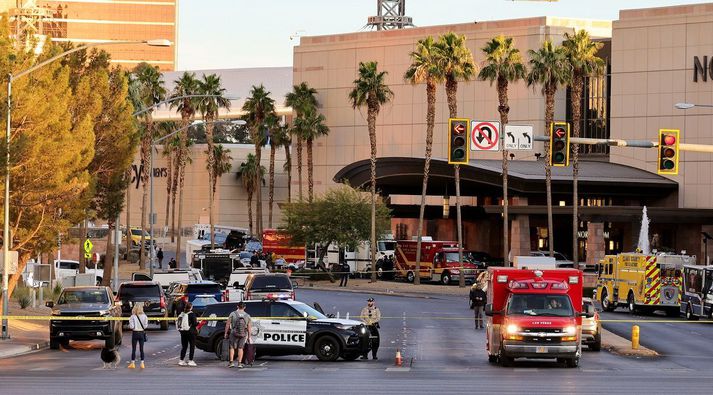 Cybertruck sprakk fyrir utan andryri Trump-hótelsins í Las Vegas í gær, nýársdag.