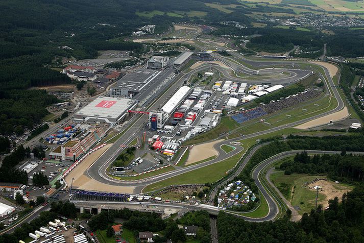 Nürburgring akstursbrautin