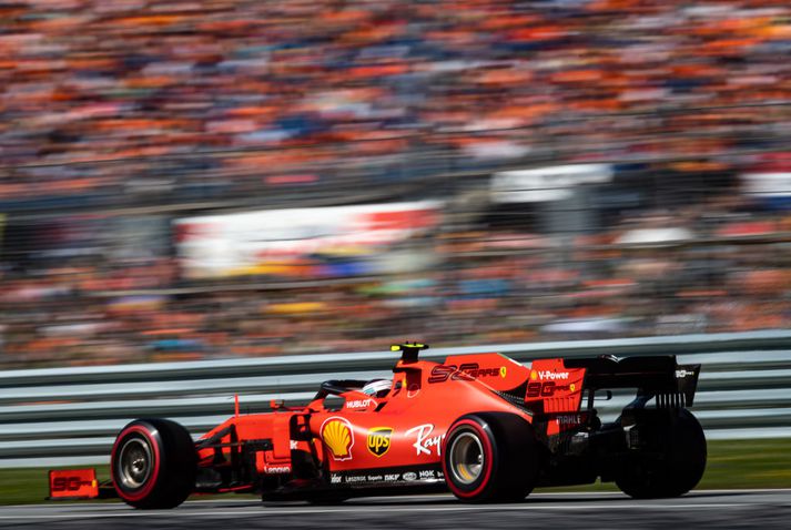 Charles Leclerc keyrir fyrir Ferrari