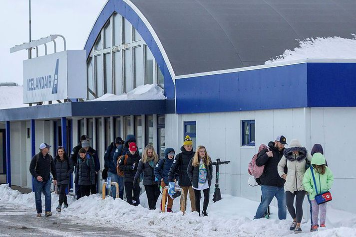 Ferðamenn við Reykjavíkurflugvell. Myndin er úr safni.