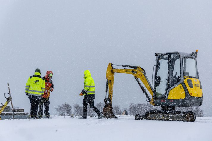 Eftir hádegi nálgast úrkomusvæði nýrrar lægðar úr suðri.