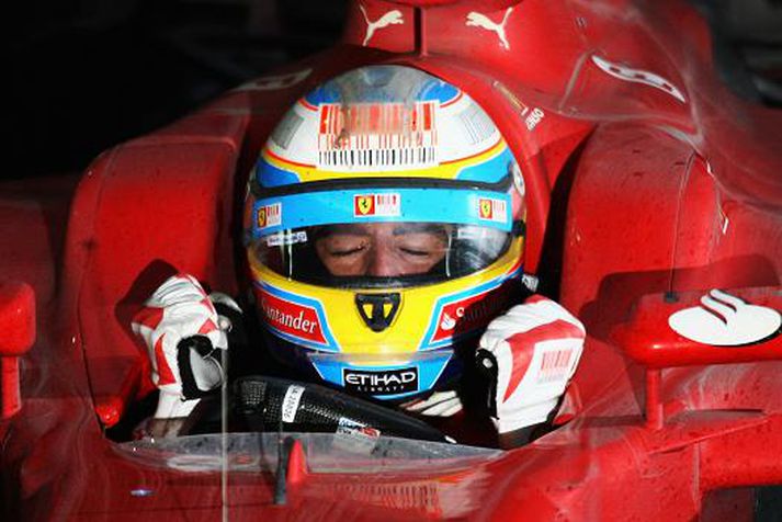 Fernando Alonso fagnar sigrinum í Suður K'oreu um síðustu helgi.