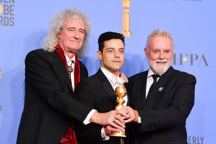 Rami Malek sést hér í miðjunni ásamt Brian May og Roger Taylor úr Queen.