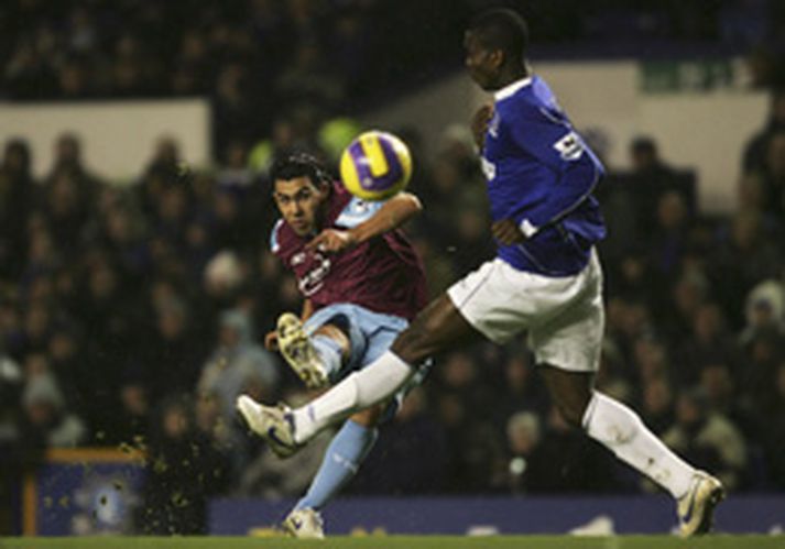 Carlos Tevez átti fína spretti í dag og virðist vera að festa sig æ betur í sessi hjá West Ham.