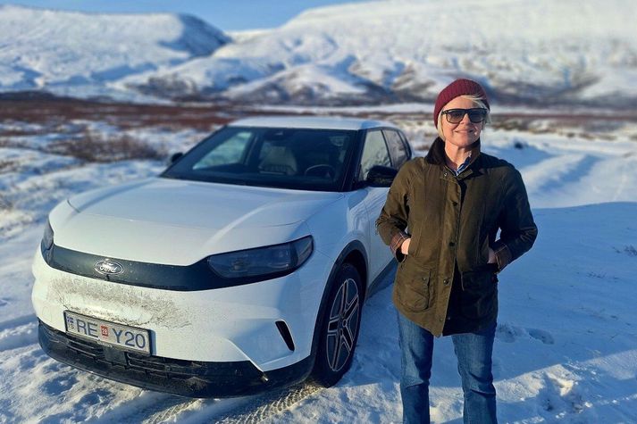 Mínar fyrstu bílaminningar eru úr Ford, þó ekki Caprí en nátengdri frænku hans.