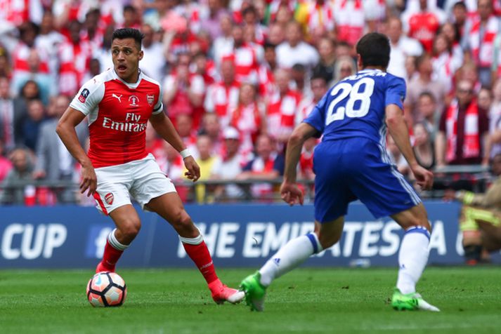 Sanchez á ferðinni með Arsenal í úrslitaleik FA-bikarsins á móti Chelsea, á síðasta tímabili