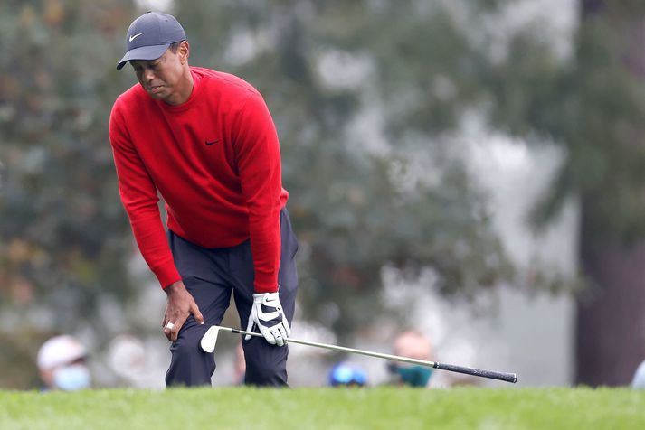 Tiger Woods er í aðgeðr vegna þeirra meiðsla sem hann varð fyrir í bílslysi fyrr í kvöld.
