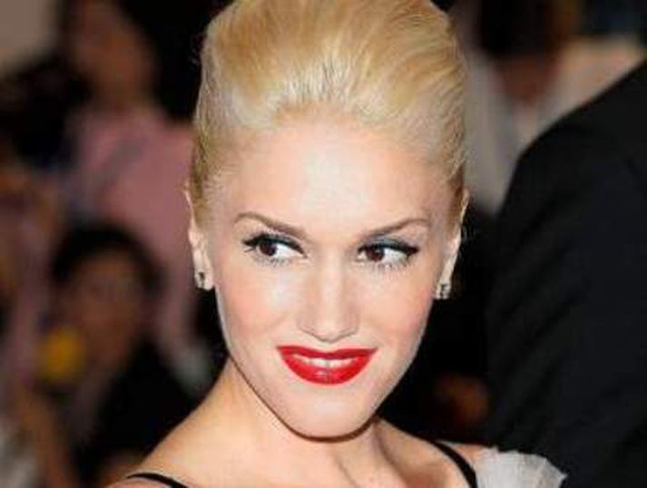 no doubt Gwen Stefani elur upp tvo syni sína á sama tíma og hún byggir upp feril sinn sem fatahönnuður.