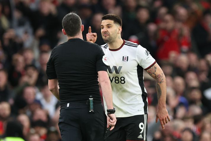 Aleksandar Mitrovic missti stjórn á skapi sínu í leik Fulham gegn Manchester United í FA-bikarnum.