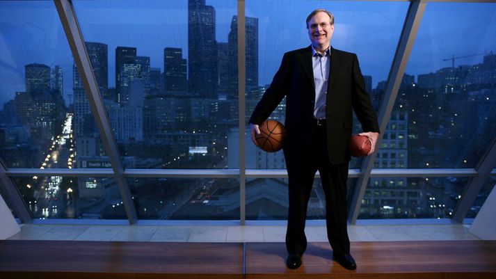 Paul Allen á bæði Seattle Seahawks í NFL-deildinni og Portland Trail Blazers í NBA-deildinni.