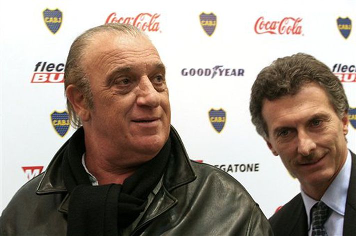 Alfio Basile ásamt Mauricio Macri, forseta Boca Juniors.