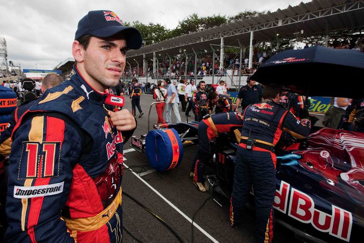 Jamie Alguersuari verður áfram hjá Torro Rosso 2010.