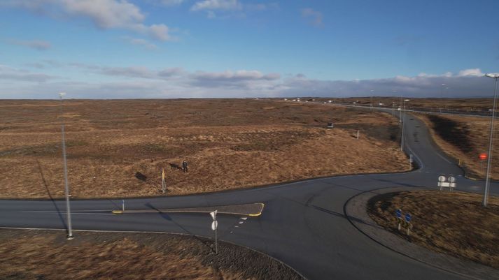 Um það bil hér, við afleggjarann að Vogum, á vöru- og þjónustukjarninn að rísa.