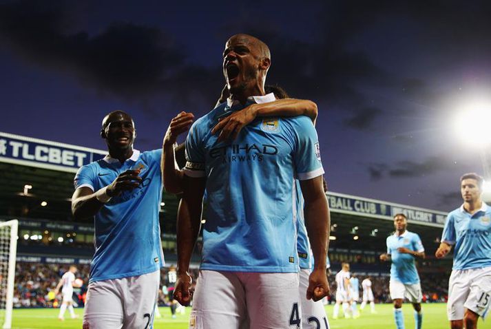 Kompany fagnar í leik með City.