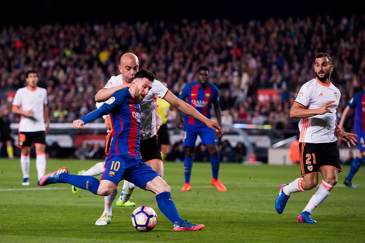 Messi skorar seinna mark sitt í kvöld.