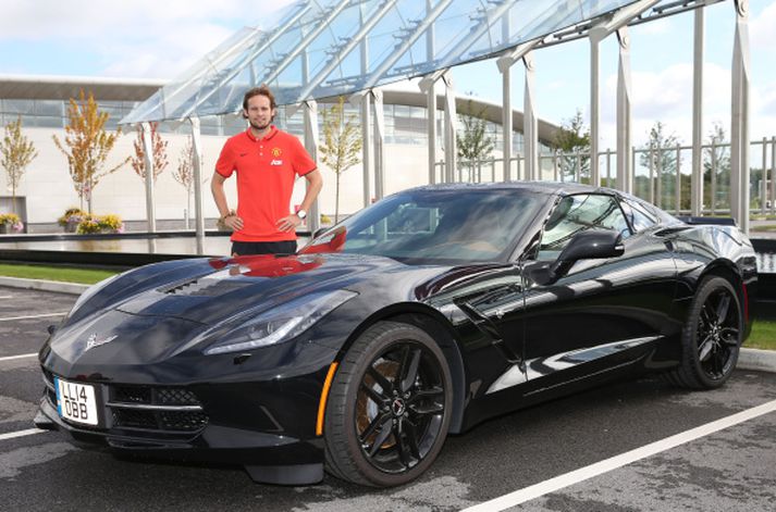 Daley Blind við Chevrolet Corvette bíl sinn.