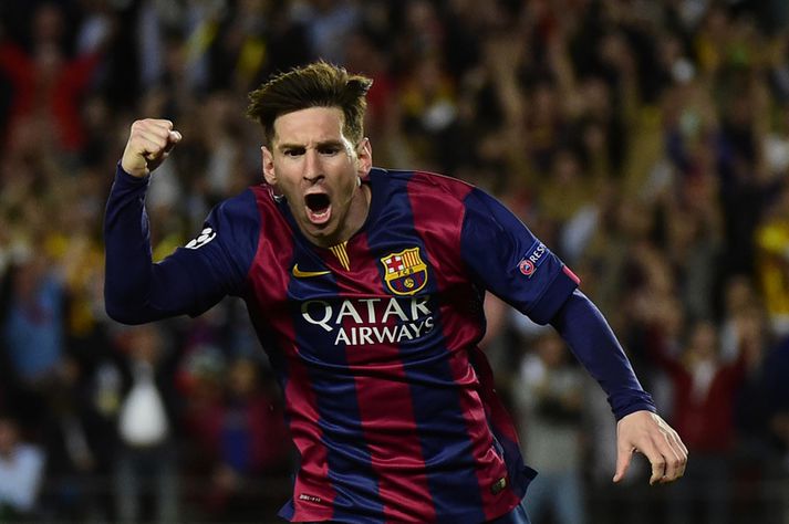 Lionel Messi fagnar marki í kvöld.