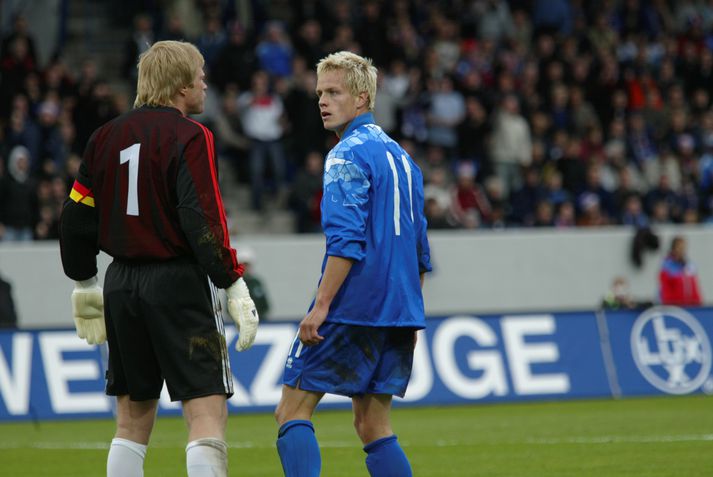 Heiðar Helguson og Oliver Kahn fóru í störukeppni á Laugardalsvelli haustið 2003.