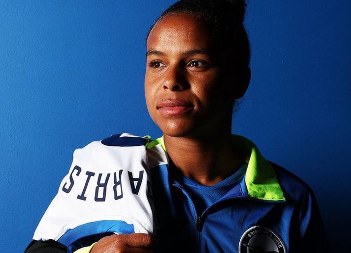 Brighton & Hove Albion keypti Nikita Parris frá Manchester United á lokadegi félagsskiptagluggans.