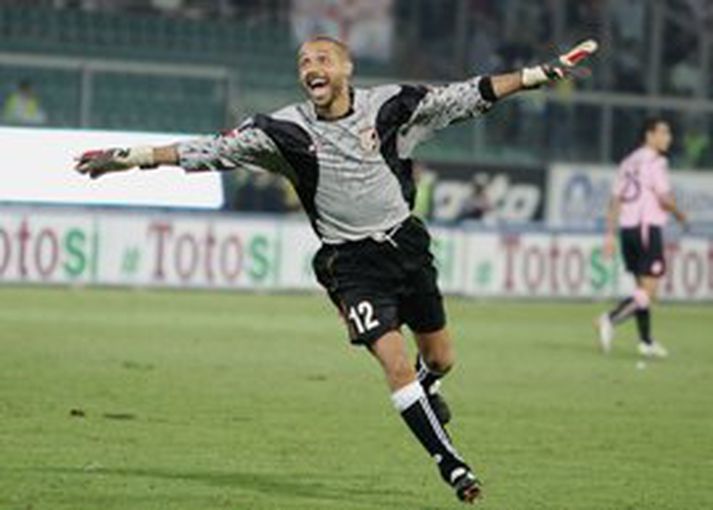 Alberto Fontana, hinn 39 ára gamli markvörður Palermo, var leikmönnum West Ham erfiður ljár í þúfu í kvöld