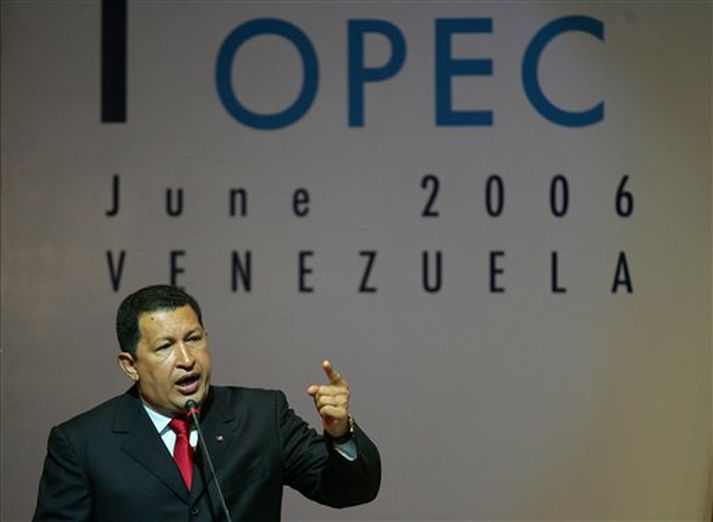 Hugo Chavez, forseti Venezuela, talar á fundi OPEC ríkjanna í Caracas í Venezuela, þann fyrsta júní síðastliðinn.