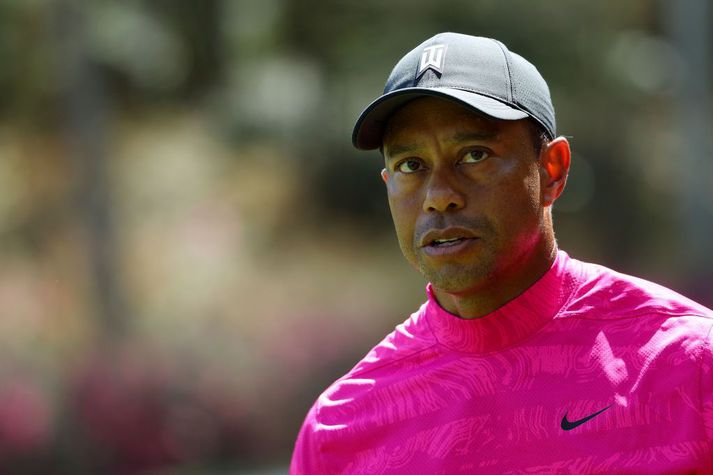 Tiger Woods er aftur mættur á Masters og lék vel á fyrsta hring þrátt fyrir að eiga erfitt með gang.