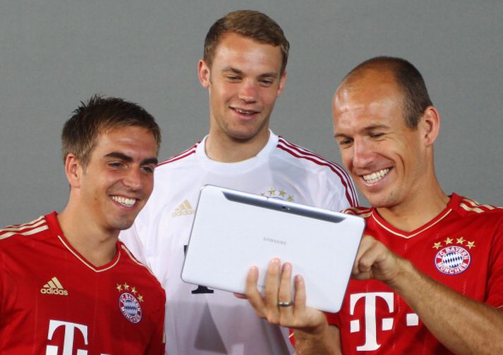 Philipp Lahm hýr á brá ásamt Manuel Neuer og Arjen Robben.