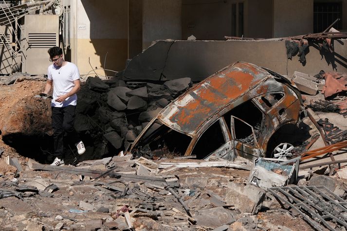 Rústir eftir sprengjuárás Ísraela í Beirut.