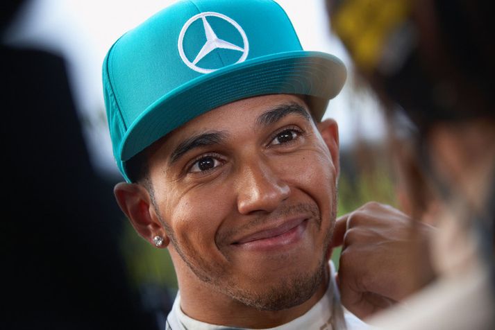 Lífið leikur við Lewis Hamilton þessa dagana.