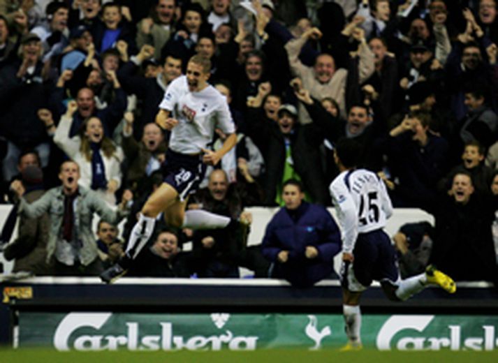 Michael Dawson fagnar marki sínu á White Hart Lane í dag.