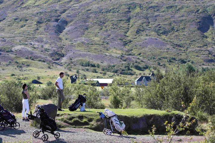 Húsafellsvöllur er 9 holu völlur sem liðast um fjölbreytt landslag meðfram bökkum Kaldár og Stuttár í jaðri sumarhúsasvæðisins. Húsafellsvöllur er golfvöllur vikunnar á Vísi. Myndir/Helga Golfklúbbnum Húsafelli.