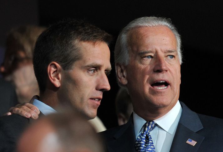 Beau Biden var fyrst greindur með krabbamein í ágúst árið 2013. Hér er hann ásamt föður sínum.