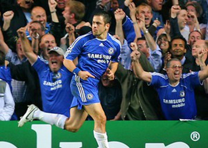 Joe Cole fagnar sigurmarki sínu á Stamford Bridge