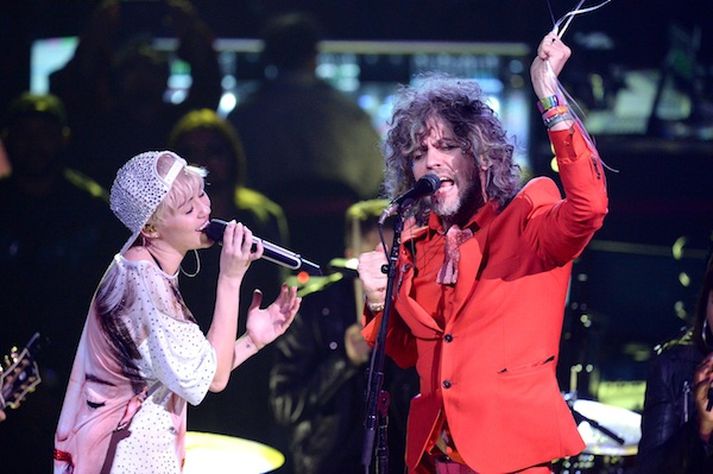 Miley Cyrus og Wayne Coyne skemmta saman 22. febrúar.