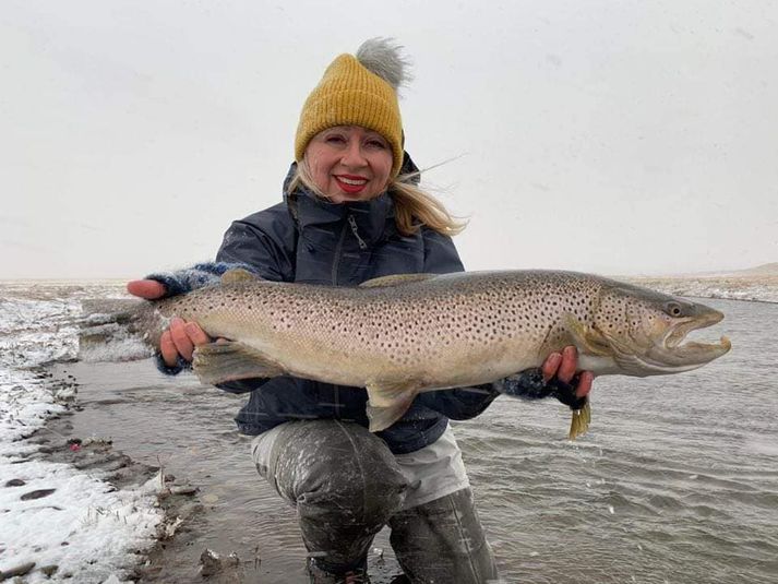 Harpa Hlín hjá Iceland Outfitters með flottan fisk úr opnun Leirá