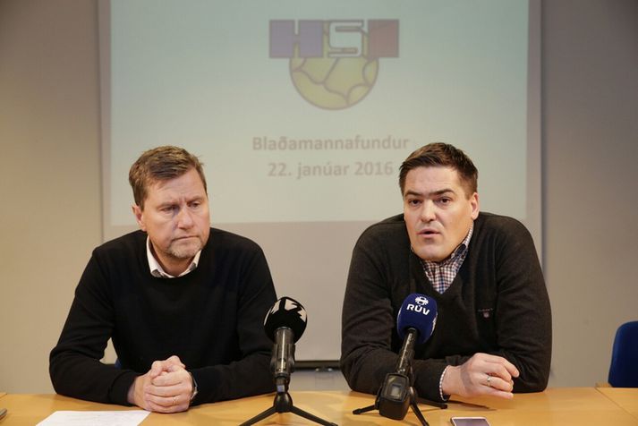 Guðmundur B. Ólafsson, formaður HSÍ, og Aron Kristjánsson á blaðamannafundinum í dag.