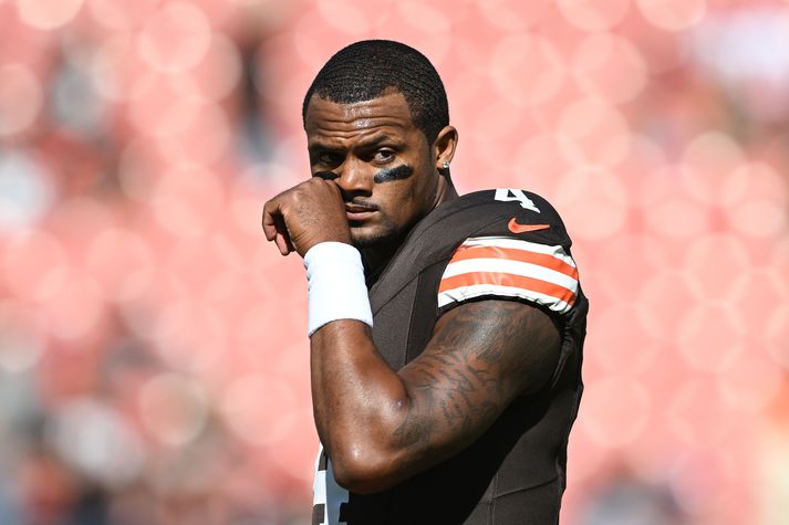 Deshaun Watson gerði risasamning við Cleveland Browns en hefur ekki staðið undir honum. Hann er fyrir vikið mjög óvinsæll hjá stuðningsmönnum félagsins.