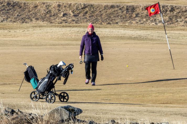 Hafnfirðingur að leik á Sveinskotsvelli Keilis. Langur biðlisti er eftir aðild þar og hinn klúbbur bæjarins, Setberg, gæti misst núverandi vallarsvæði sitt á næstu árum.