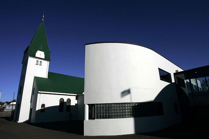 Hafnarfjarðarkirkja Ráðstefna um friðarstarf og sáttaferli verður haldin í safnaðarheimilinu Strandbergi í dag. 
