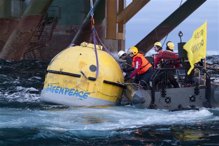 Greenpeace menn ætla að hafast við í þessu hylki til að koma í veg fyrir að hægt verði að bora eftir olíu.