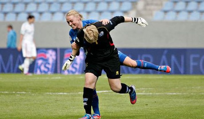 Stuðboltarnir Sif Atladóttir og Þóra Björg Helgadóttir.