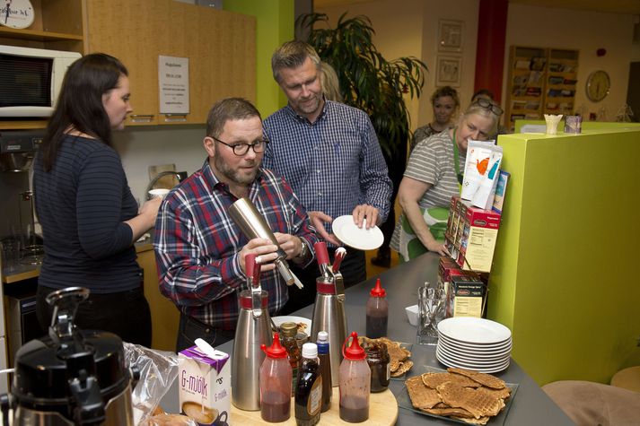 Vöfflukaffi hjá ríkissáttasemjara að lokinni undirritun kjarasamningsins í fyrradag.